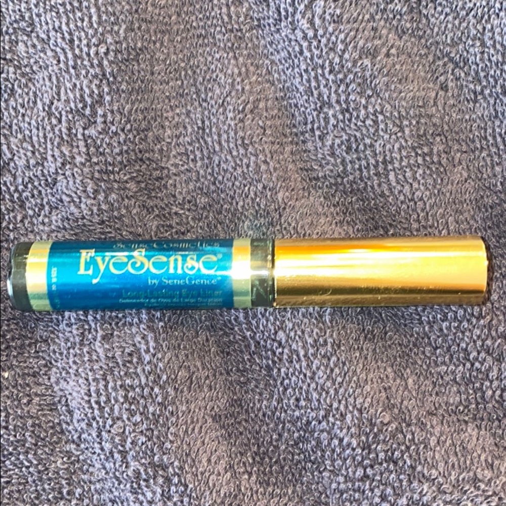 Senegence Eyesence eyeliner in Black